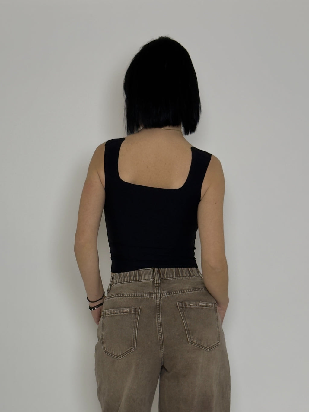 Ελαστικό crop top με ενσωματωμένη επένδυση