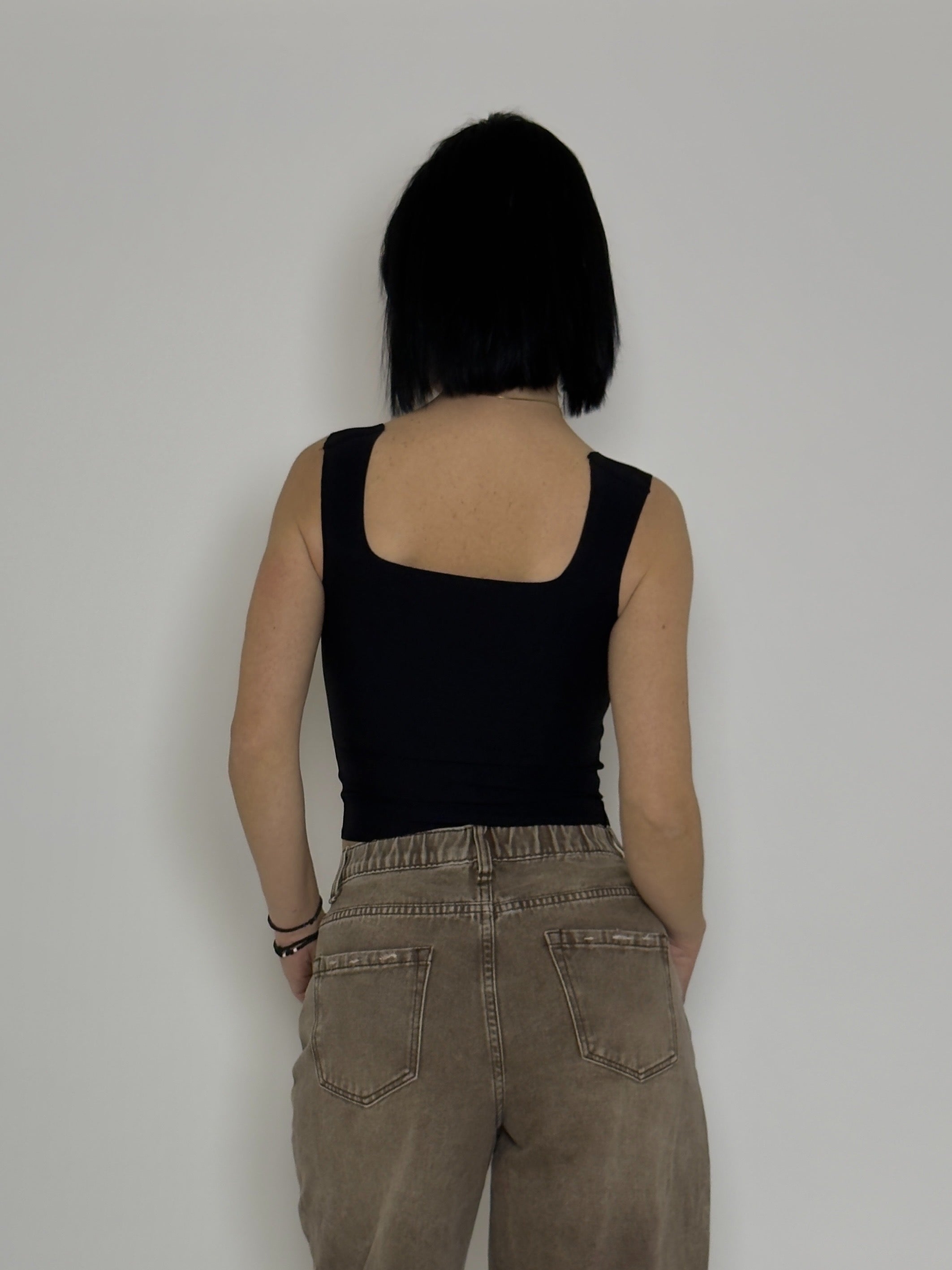 Ελαστικό crop top με ενσωματωμένη επένδυση