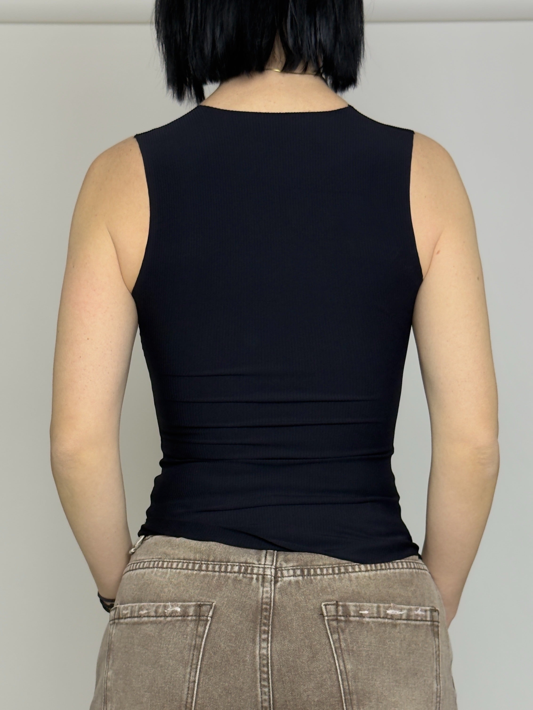 Ελαστικό μακρύ crop top με ενσωματωμένη επένδυση