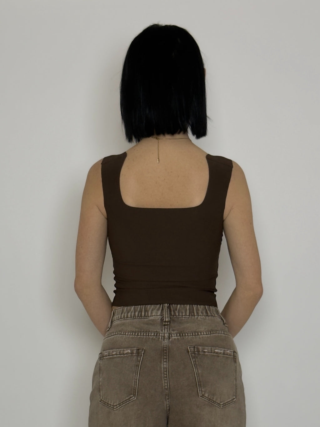 Ελαστικό crop top με ενσωματωμένη επένδυση