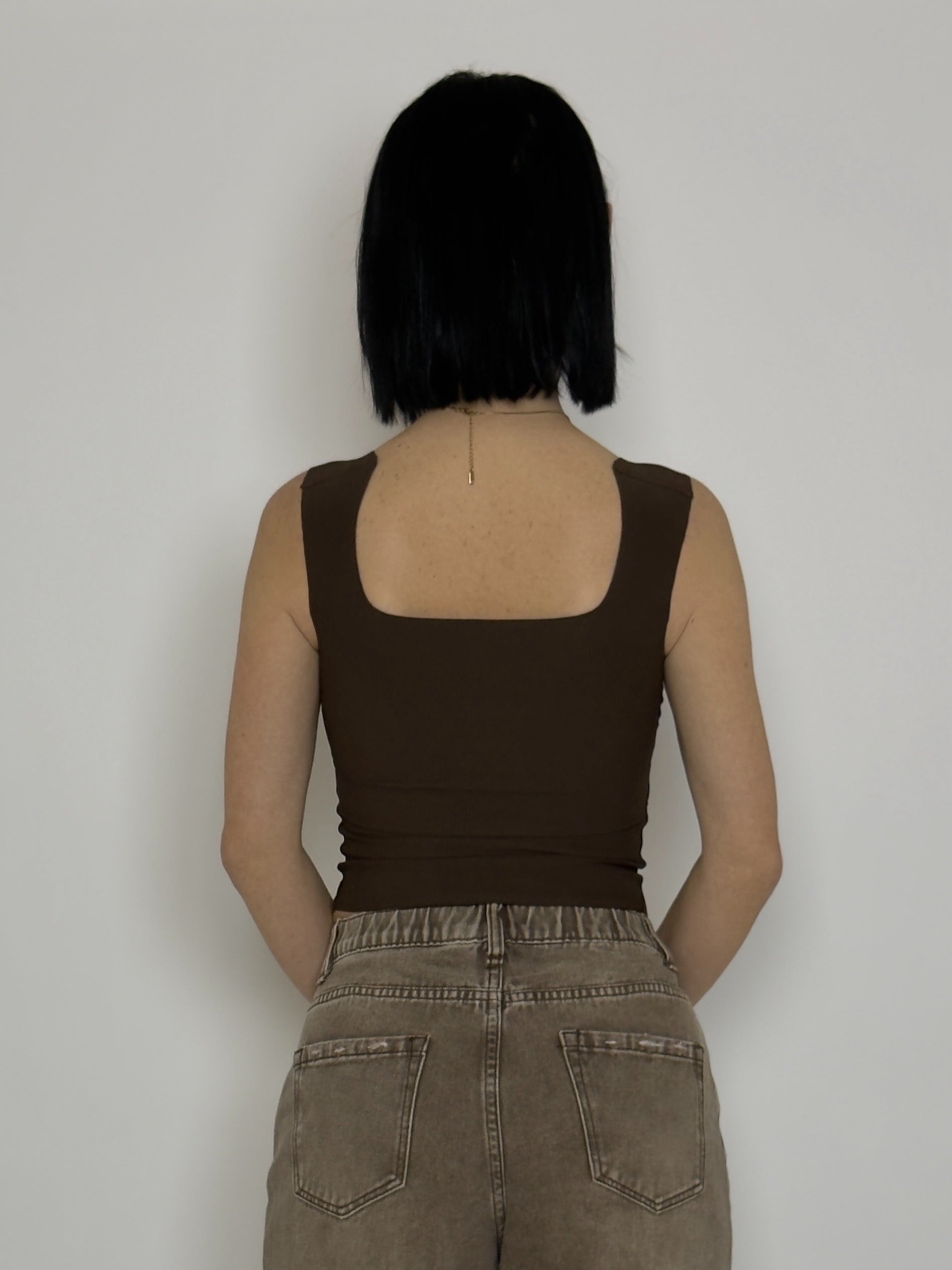 Ελαστικό crop top με ενσωματωμένη επένδυση