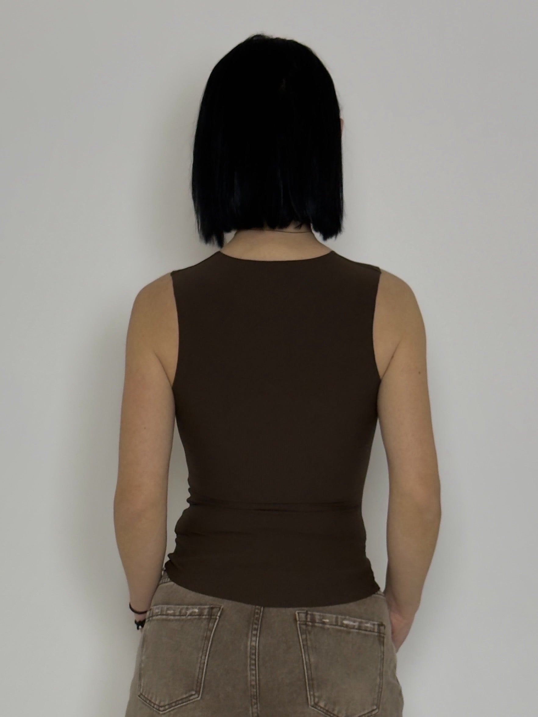Ελαστικό μακρύ crop top με ενσωματωμένη επένδυση