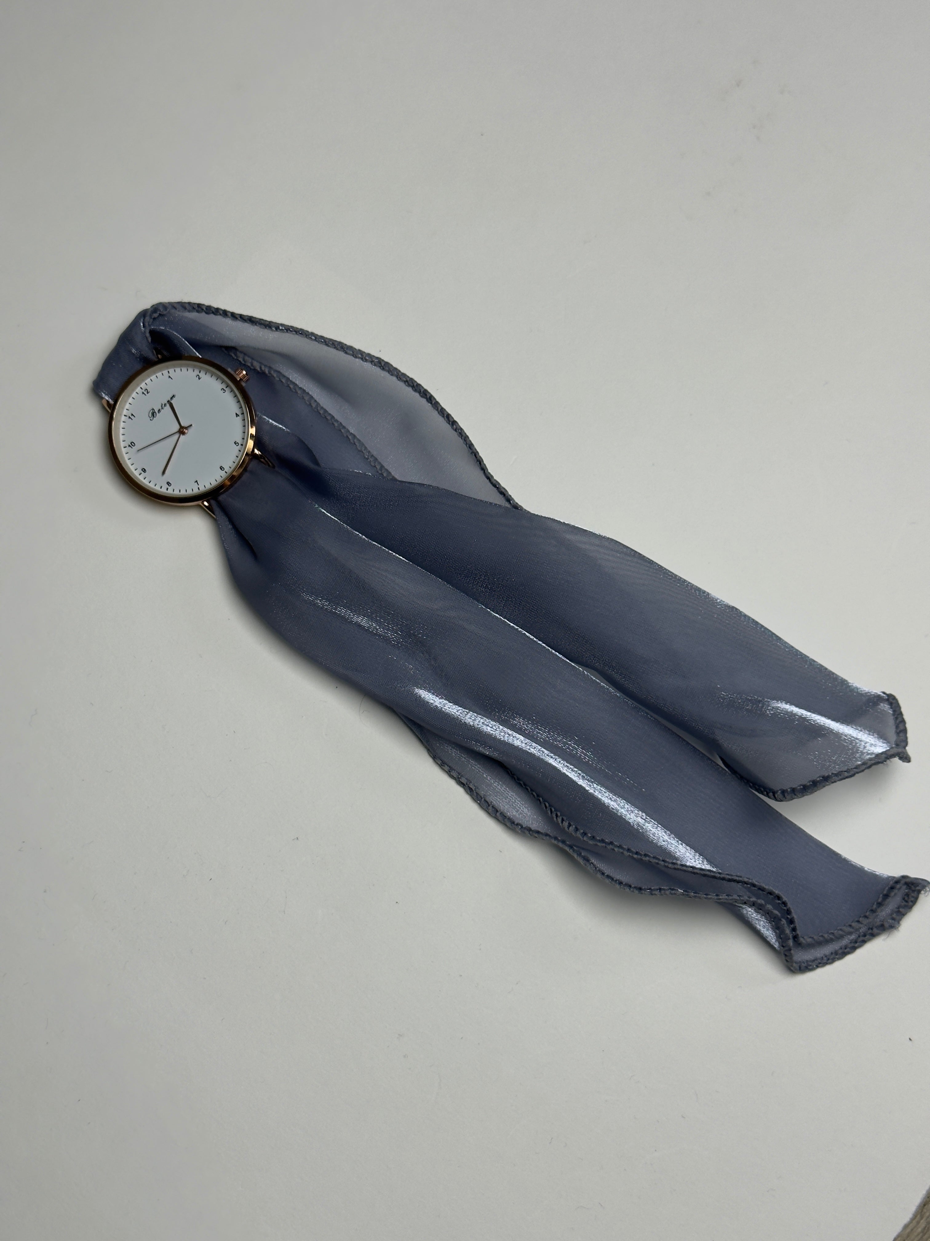 Κομψό ρολόι με μαντήλι σιέλ σκούρο