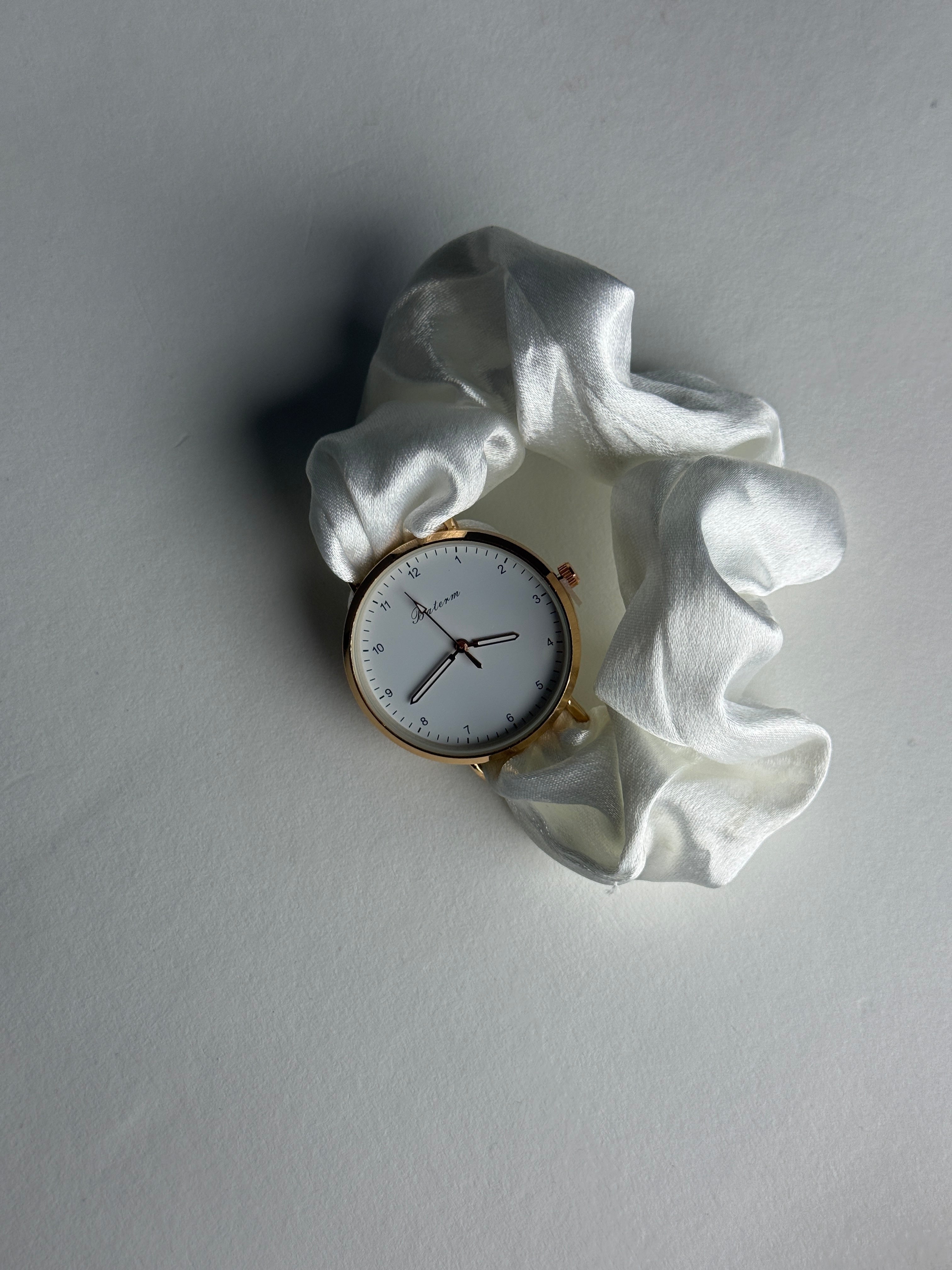 Ρολόι σατέν scrunchie λευκό