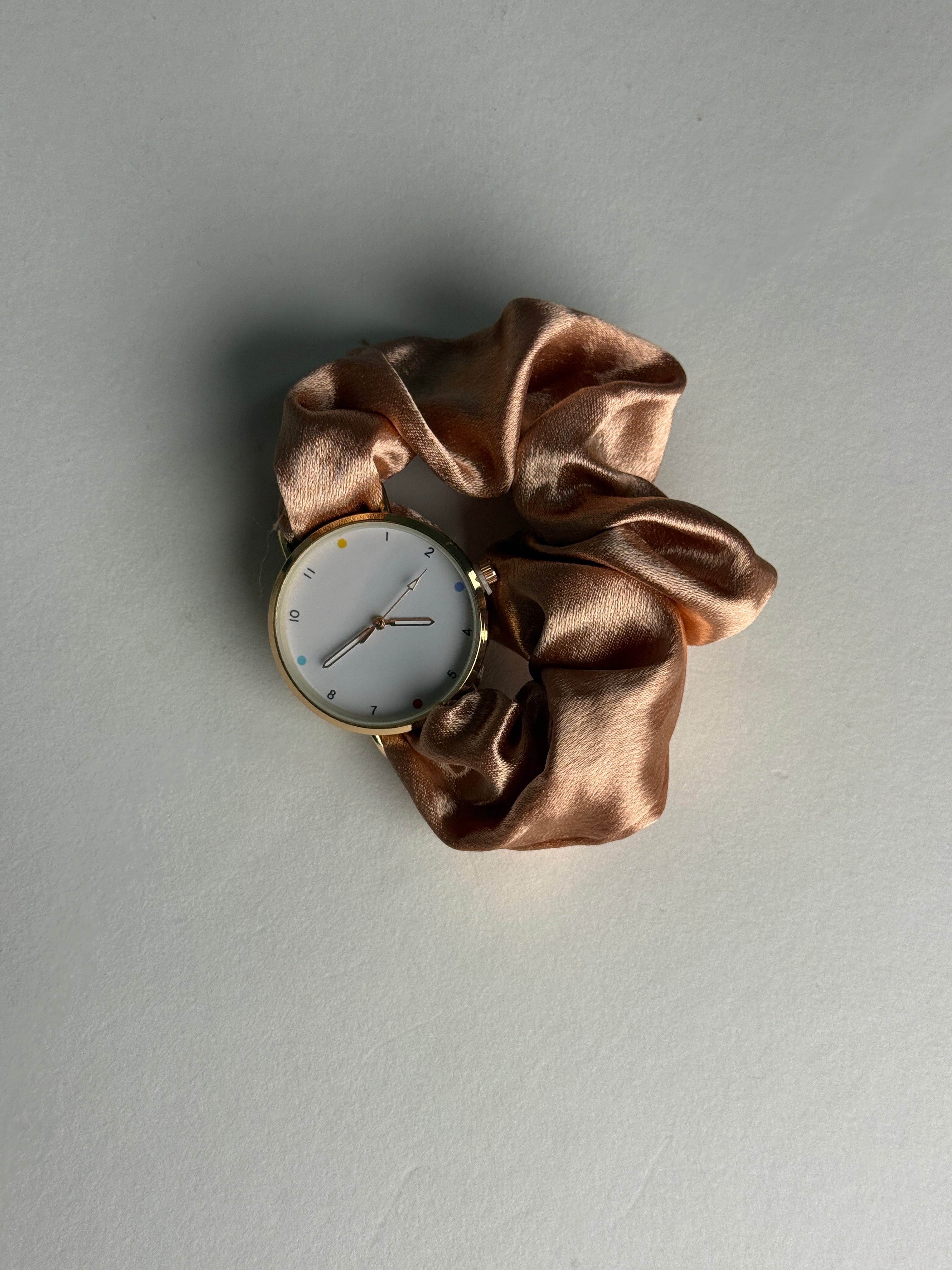 Ρολόι σατέν scrunchie μπρονζέ